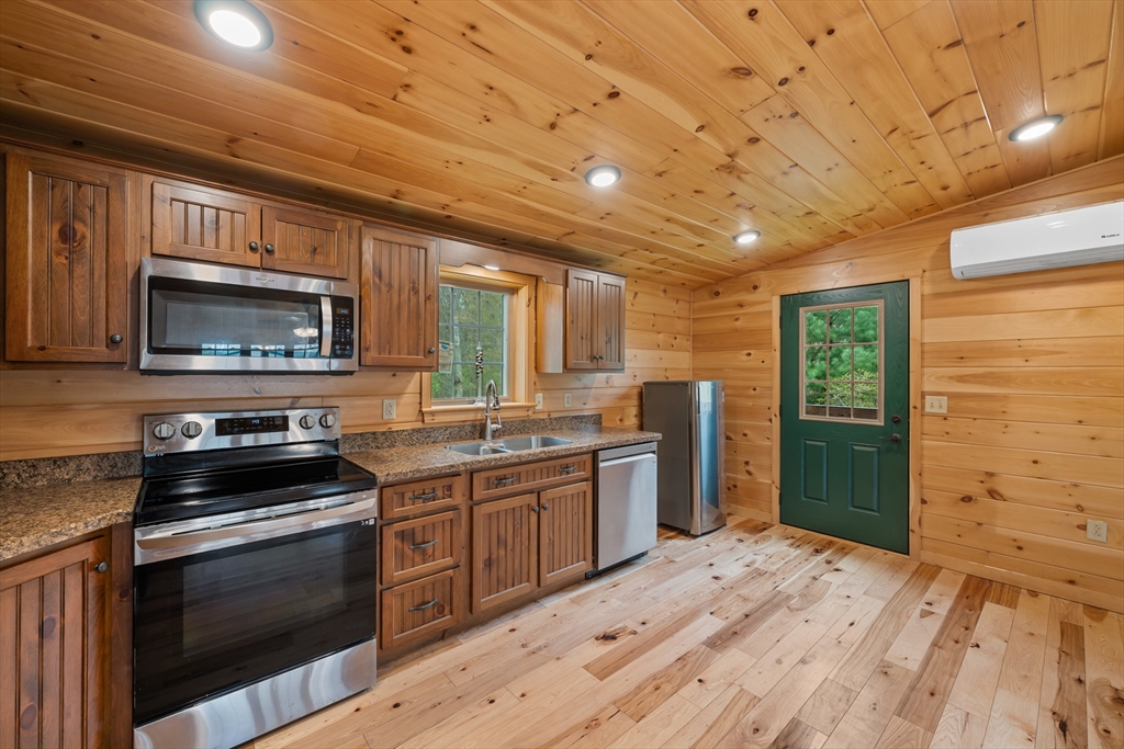22 Carpenter Road Dudley, MA 01571 - Photo 12 of 32