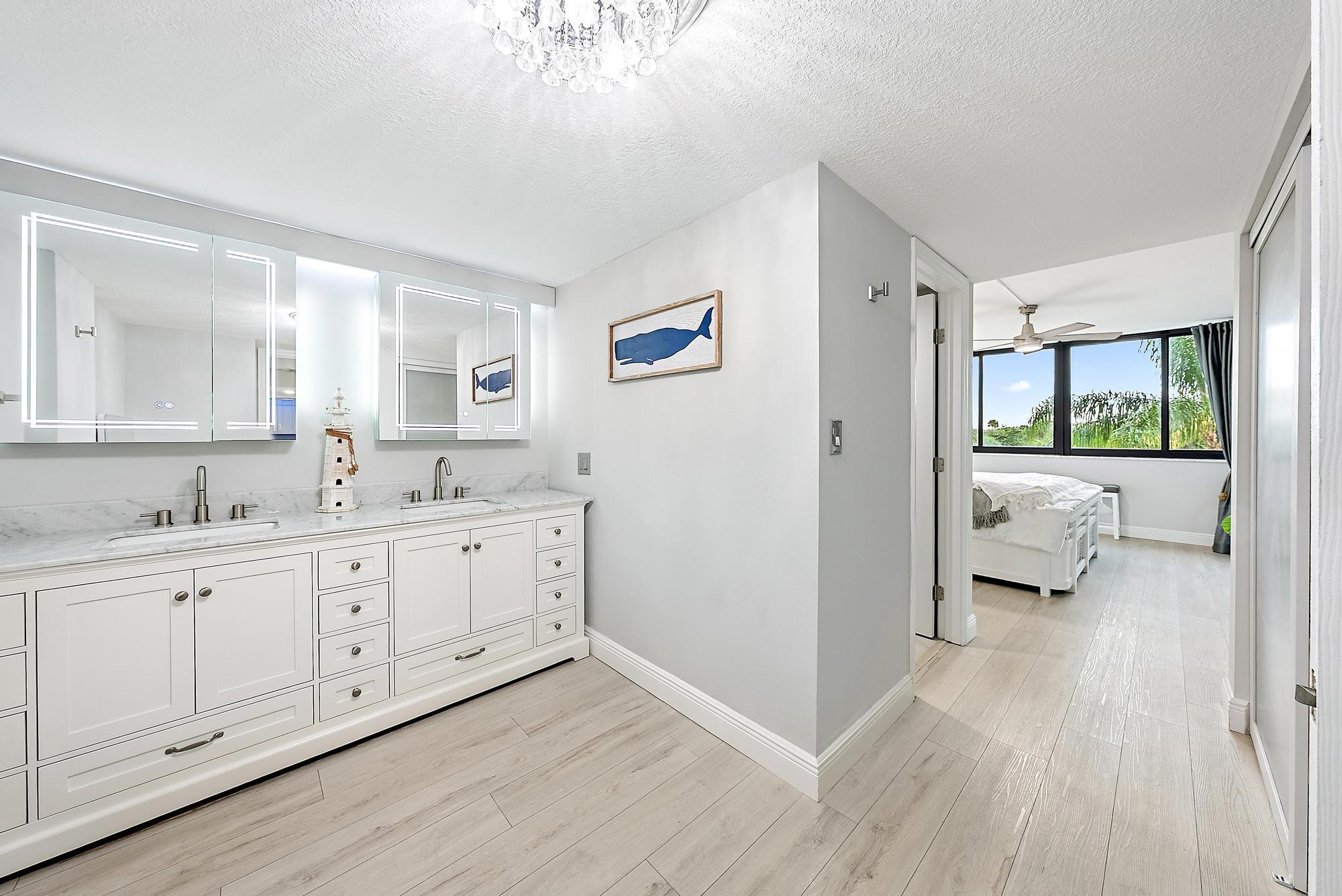 1605 Highway 1, Unit 303M1 Jupiter, FL 33477 - Photo 13 of 31 Primary Bath