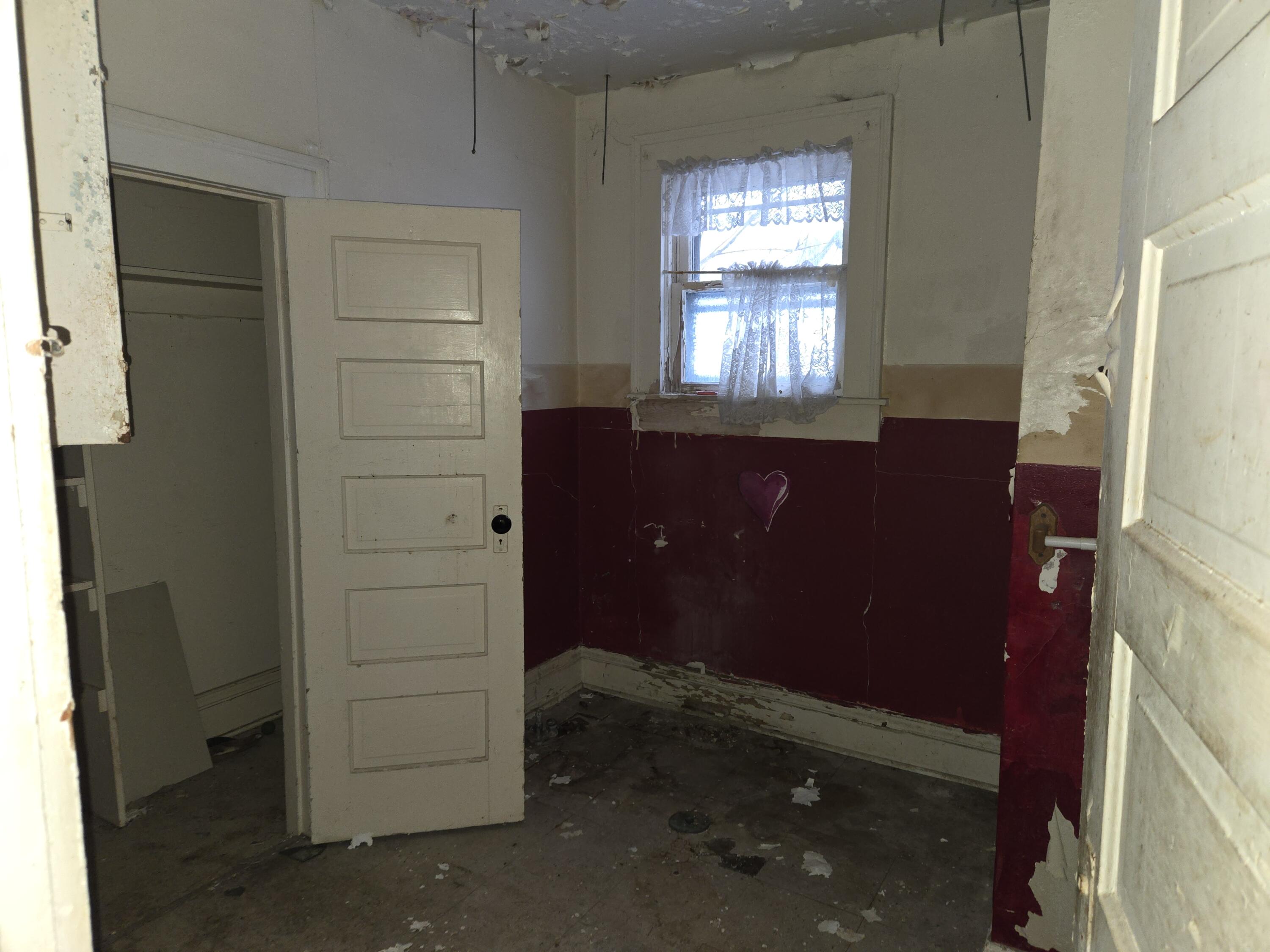 727 West High Street Springfield, OH 45506 - Photo 22 of 34 Upstairs kitchen or BR if SF