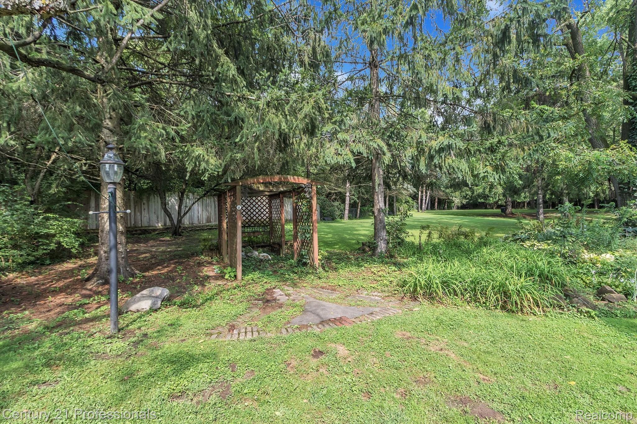 28366 Rollcrest Road Farmington, MI 48334 - Photo 37 of 53 46-28366-Rollcrest-Rd-Windowstill-Real-Estate-Photography-50.jpg