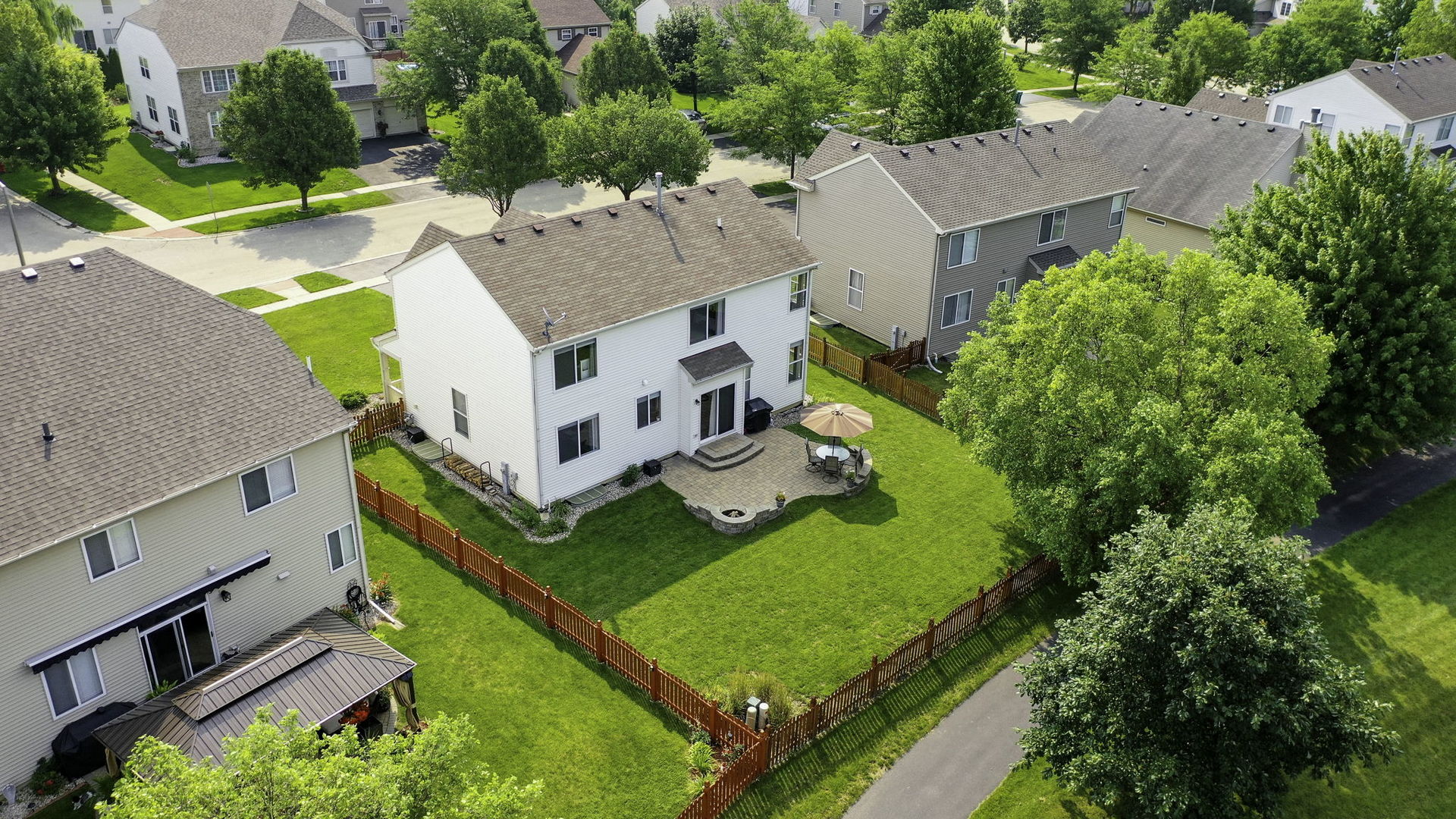 3815 Cherry Tree Lane Joliet, IL 60435 - Photo 34 of 37 an aerial view of a house