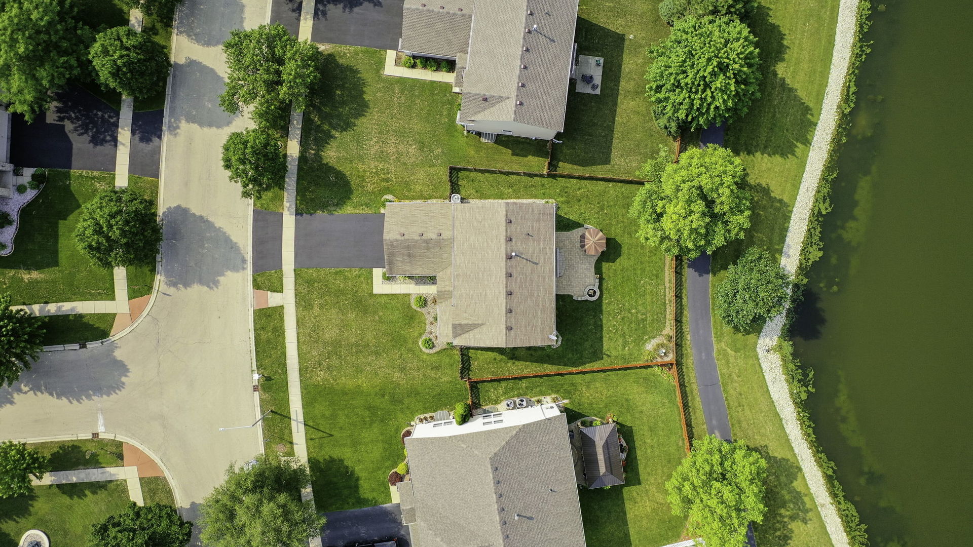3815 Cherry Tree Lane Joliet, IL 60435 - Photo 35 of 37 an aerial view of a house with a yard basket ball court