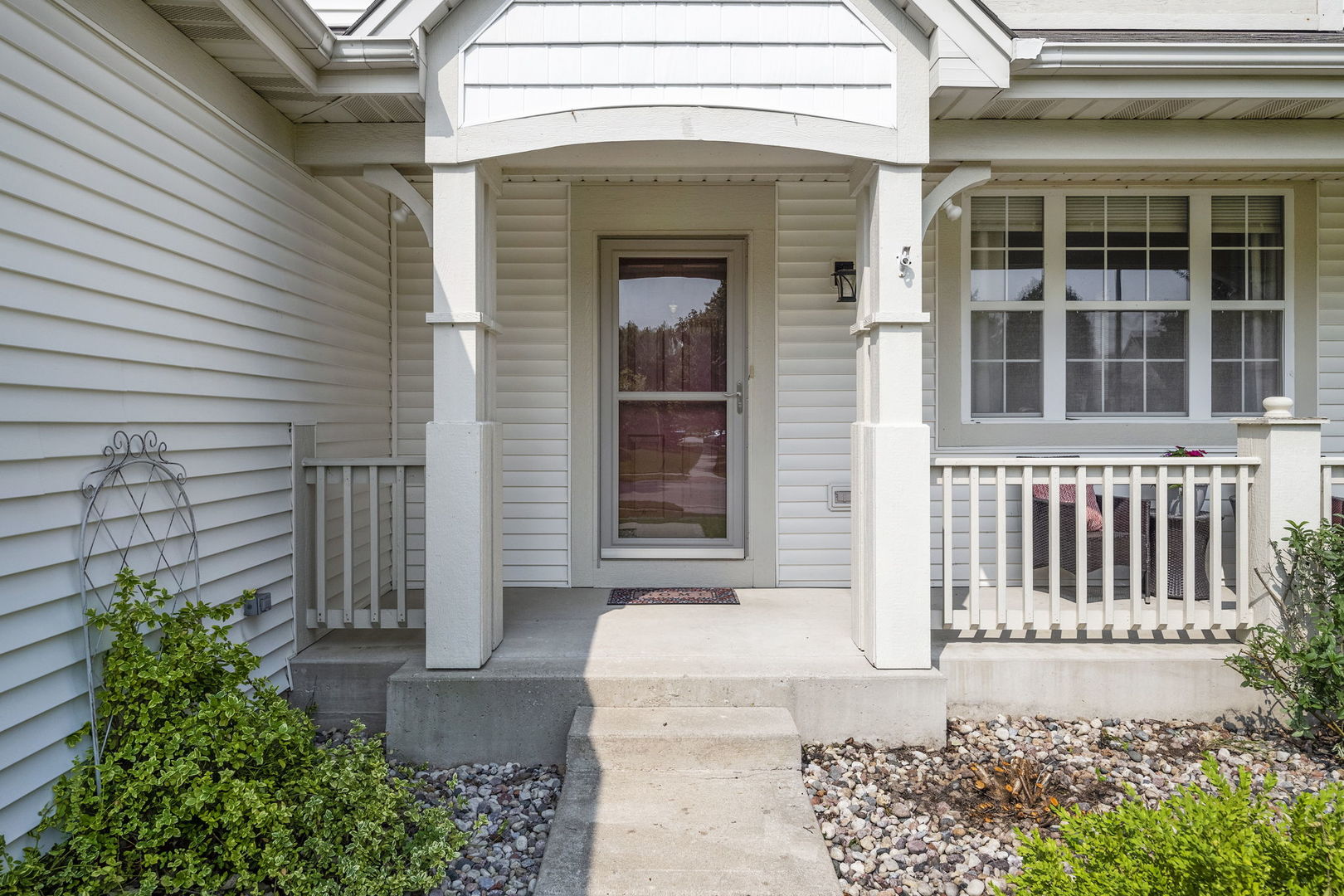 3815 Cherry Tree Lane Joliet, IL 60435 - Photo 5 of 37 a front view of a house with a garden