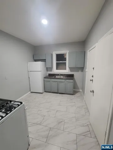 $1,850 | 2 Montrose Terrace, Unit 1M, Irvington, NJ 07111