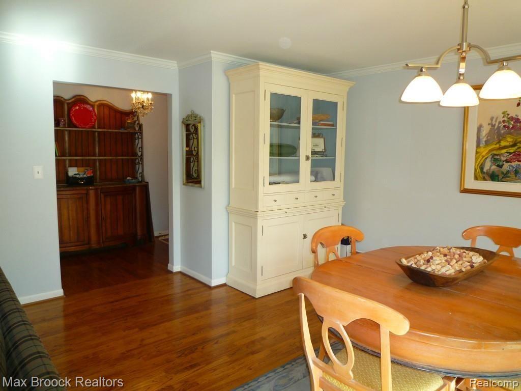 4043 West Maple Road, Unit 101 Bloomfield Hills, MI 48301 - Photo 9 of 34 P1080506.jpg