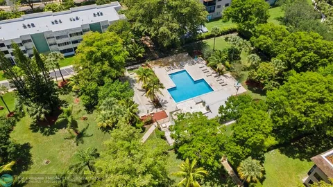 $125,000 | 6075 North Sabal Palm Boulevard, Unit 301, Tamarac, FL 33319