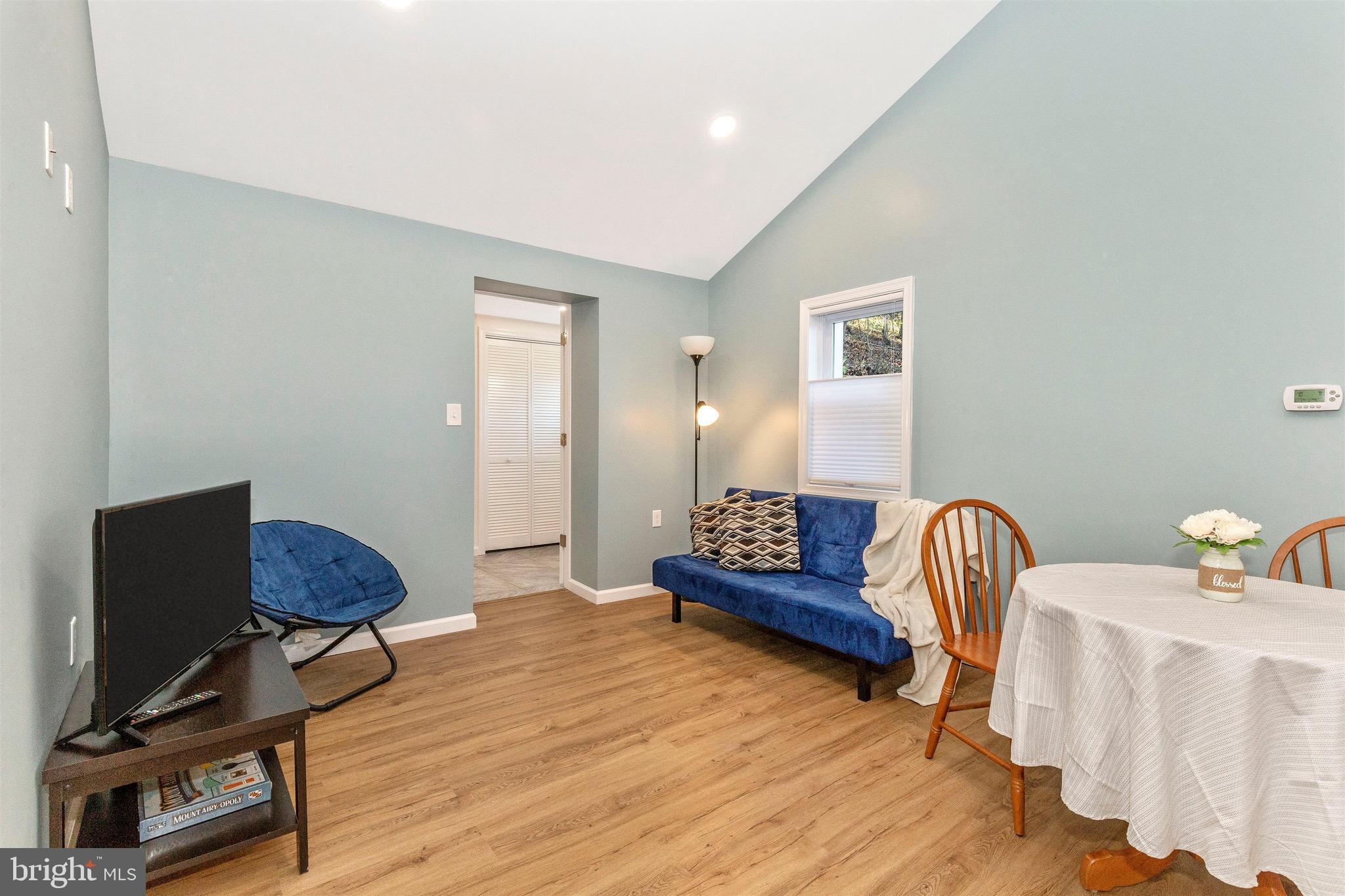 417 Twin Arch Road Mount Airy, MD 21771 - Photo 17 of 59 Living Area, Cable Ready