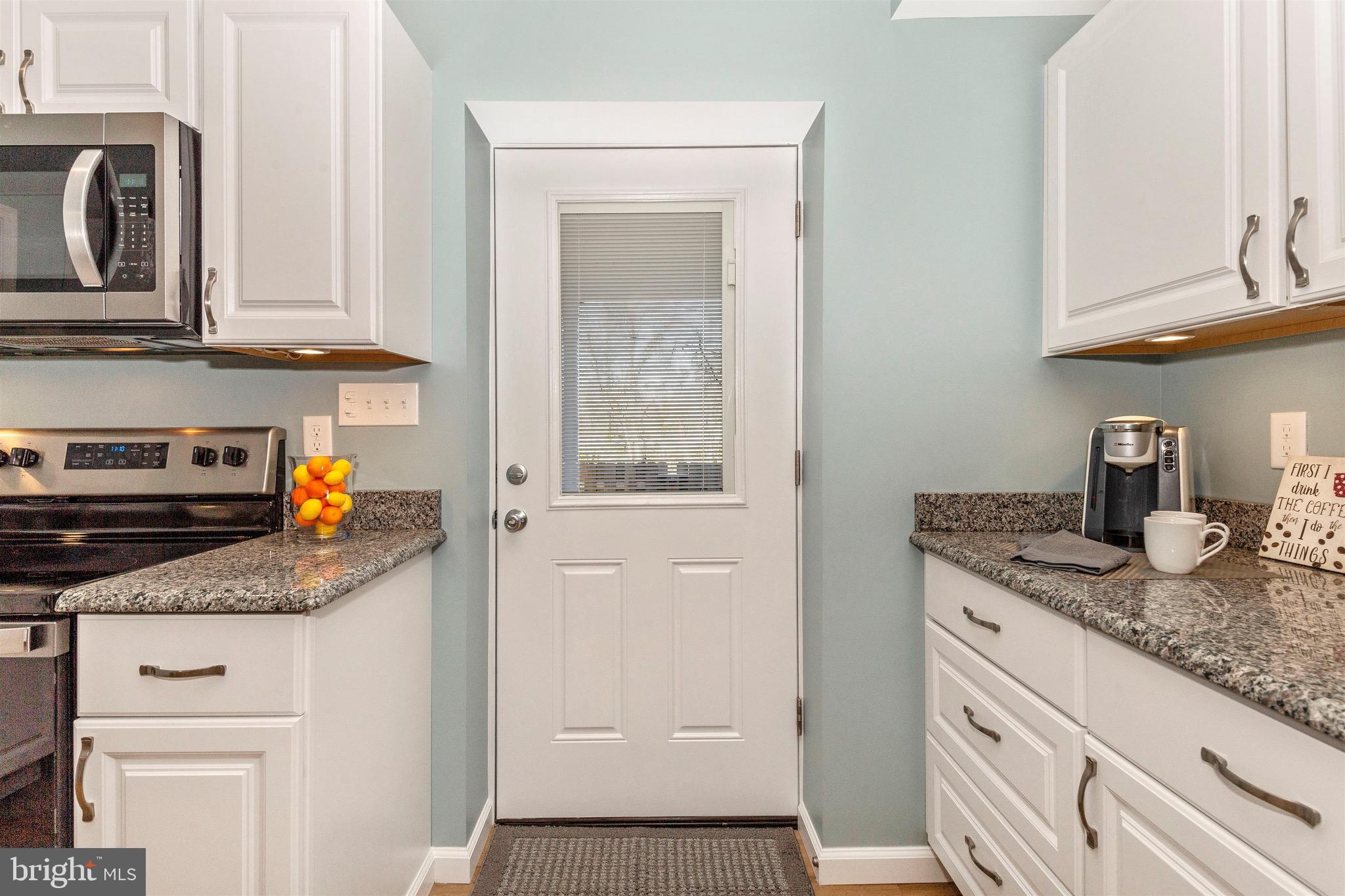 417 Twin Arch Road Mount Airy, MD 21771 - Photo 4 of 59 Front Entry Area