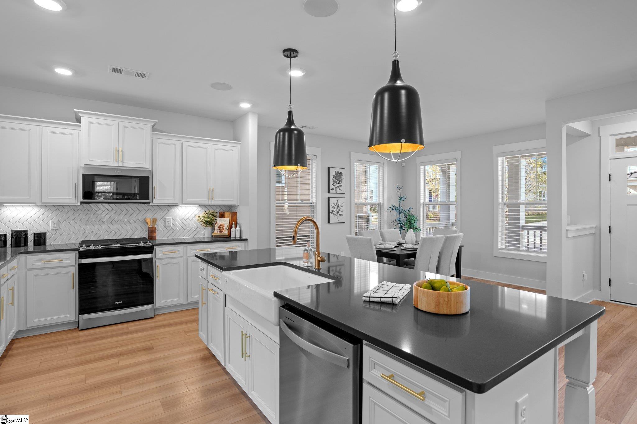 64 Elmsley Road Greenville, SC 29607 - Photo 15 of 37