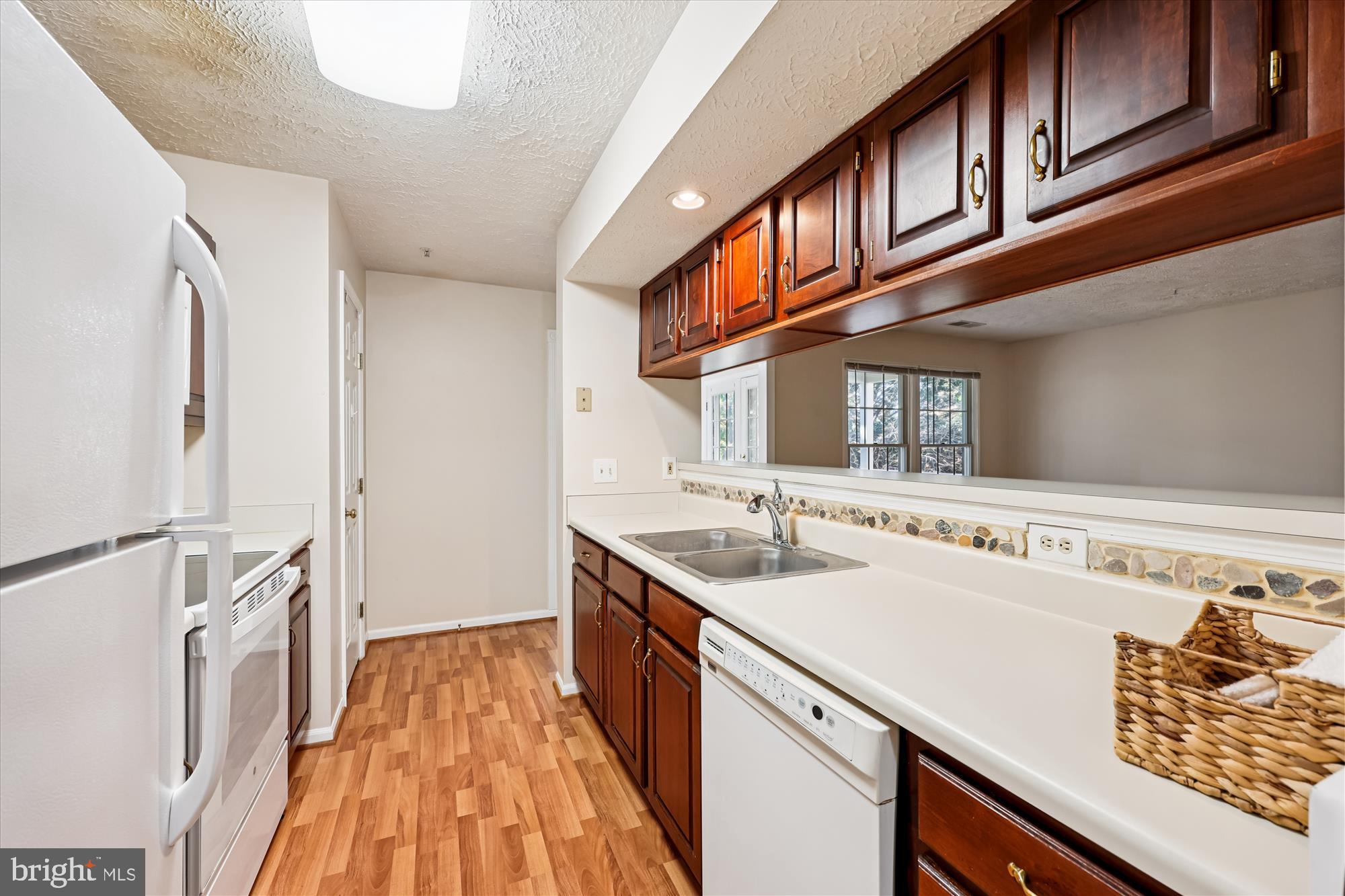 13114 Briarcliff Terrace, Unit 407 Germantown, MD 20874 - Photo 12 of 77 Kitchen