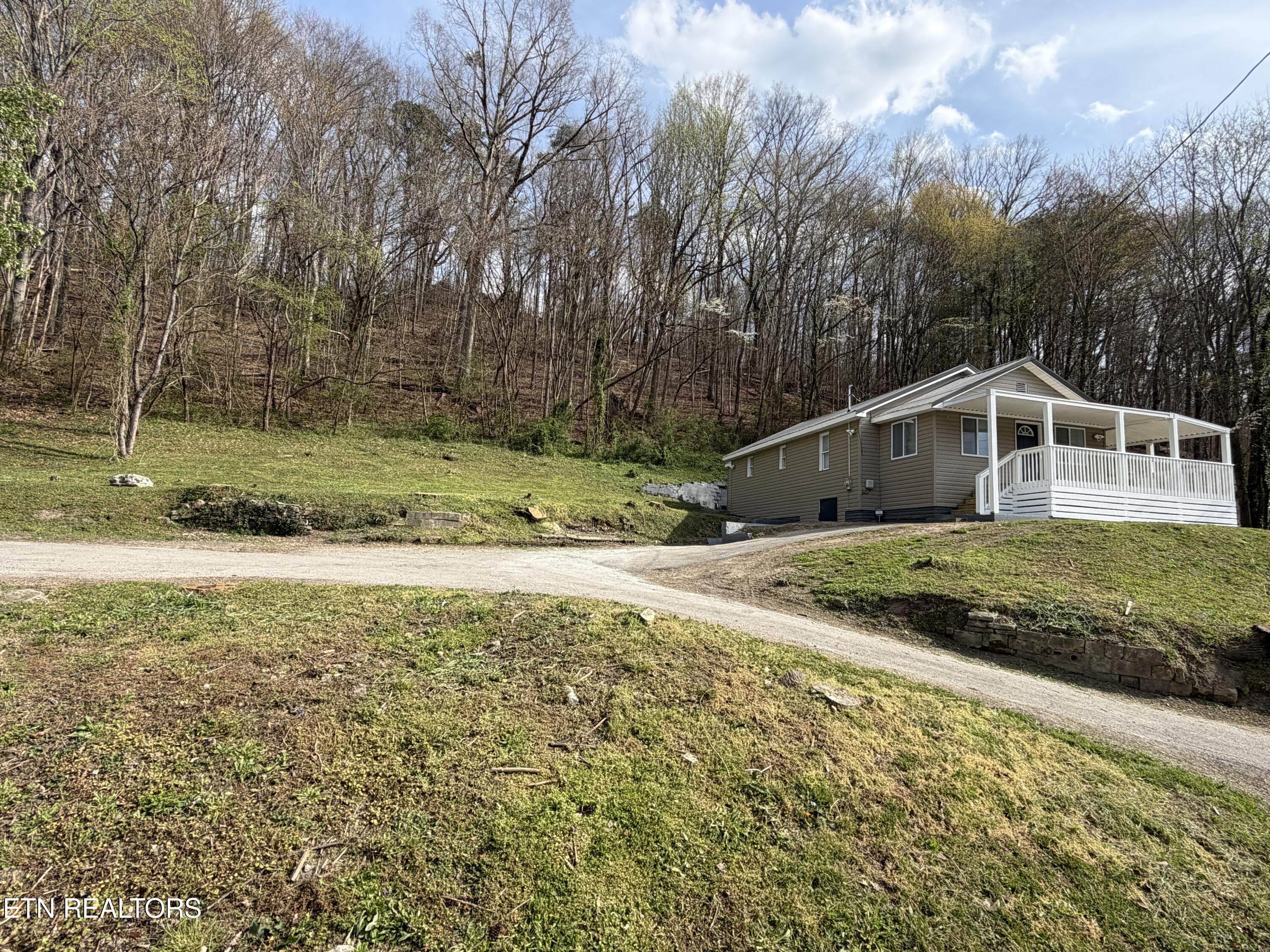 717 Cherry Street La Follette, TN 37766 - Photo 1 of 33 Front with tons of parking