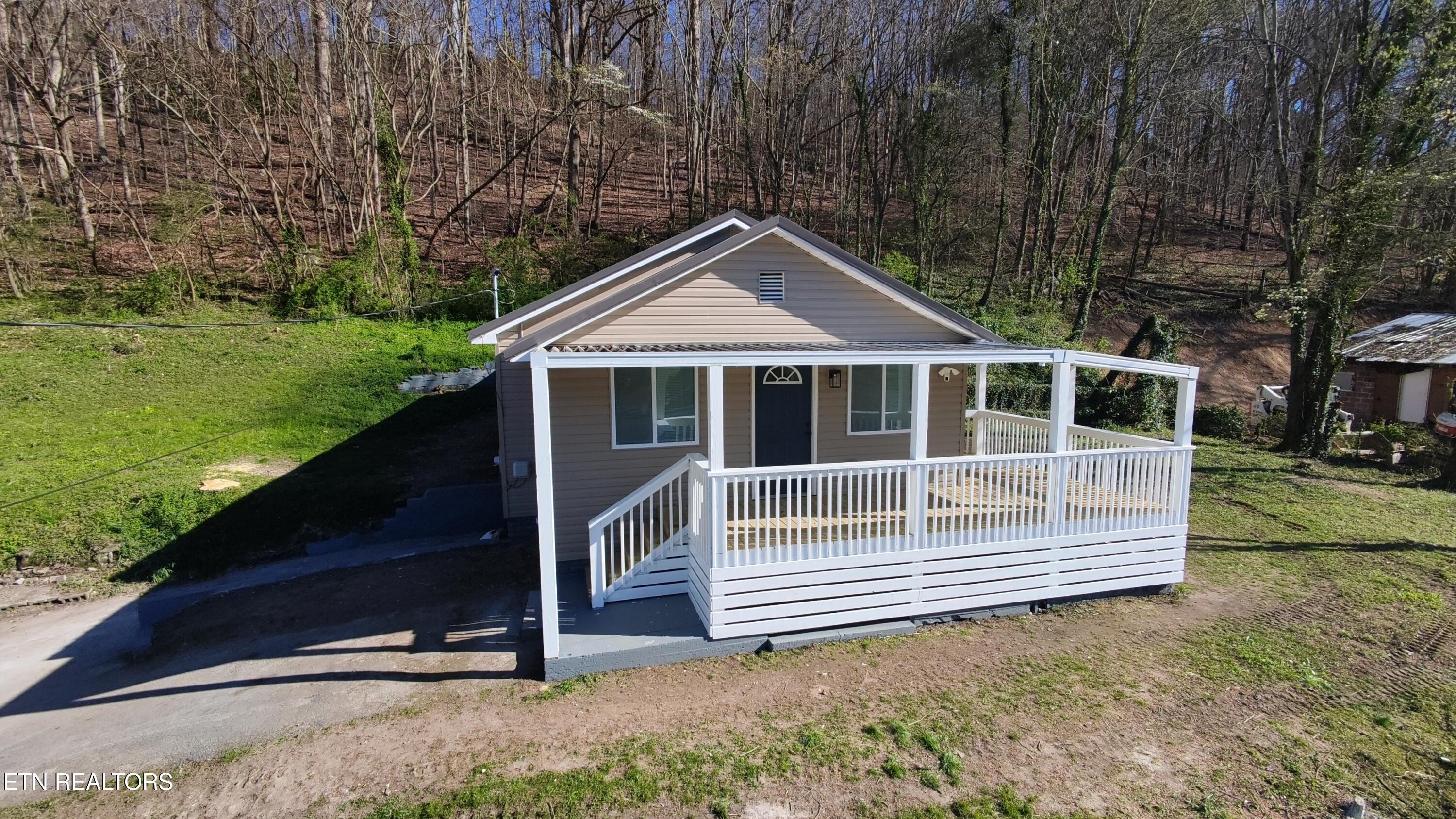 717 Cherry Street La Follette, TN 37766 - Photo 3 of 33 HOVER_20260328_1774732328017