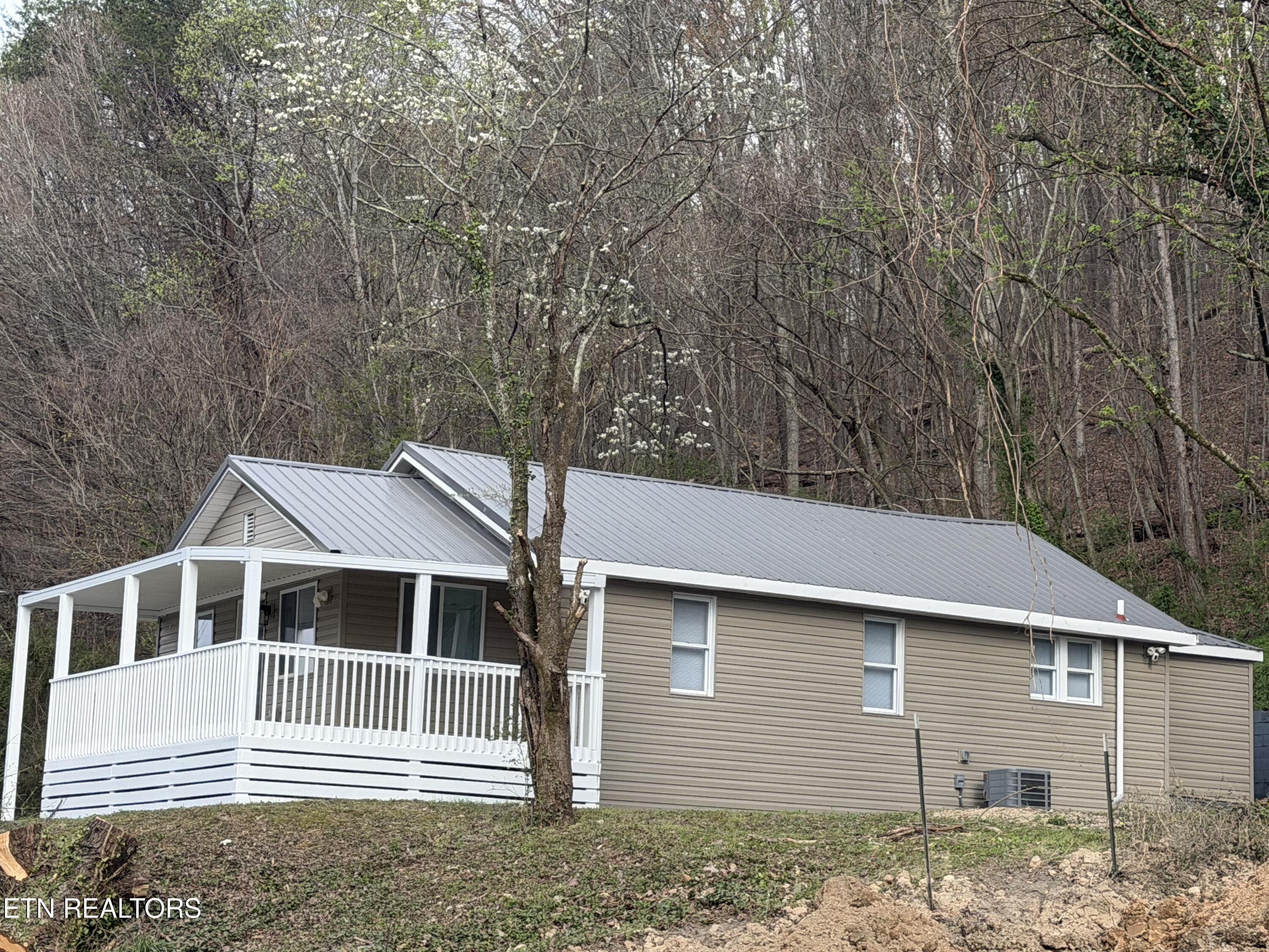 717 Cherry Street La Follette, TN 37766 - Photo 32 of 33 IMG_9459