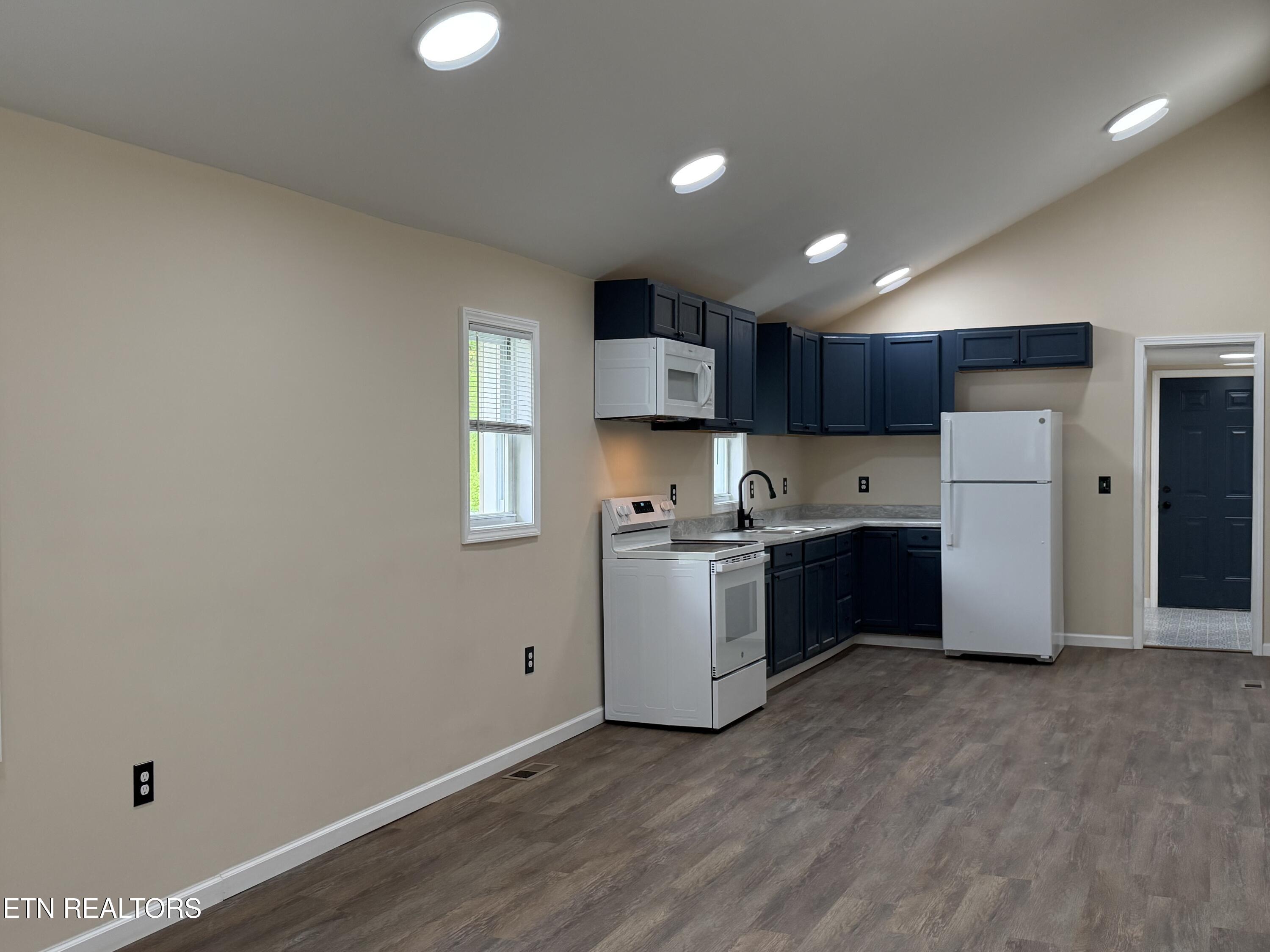 717 Cherry Street La Follette, TN 37766 - Photo 5 of 33 IMG_0705