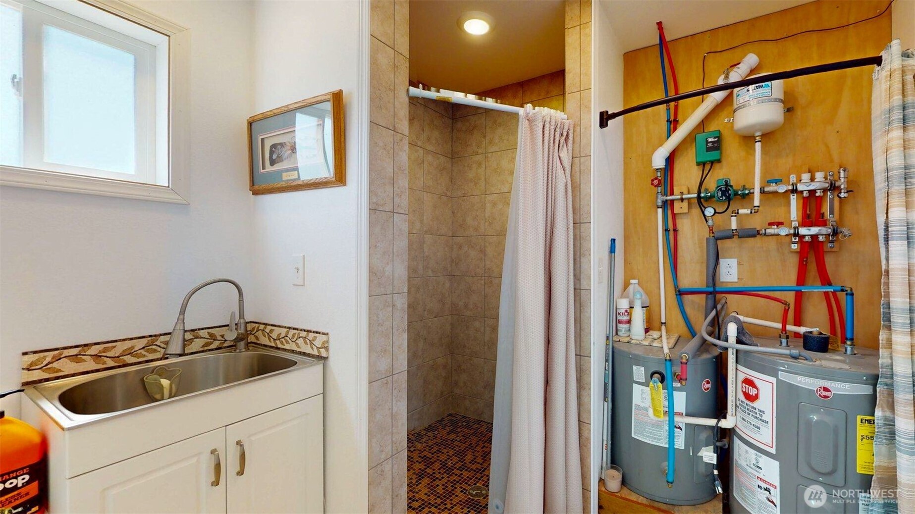 46 Shumway Road Omak, WA 98841 - Photo 20 of 40 a bathroom with a sink a toilet and shower