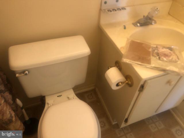 4033 Issacs Road Baltimore, MD 21220 - Photo 19 of 33 Upper level full hall bath