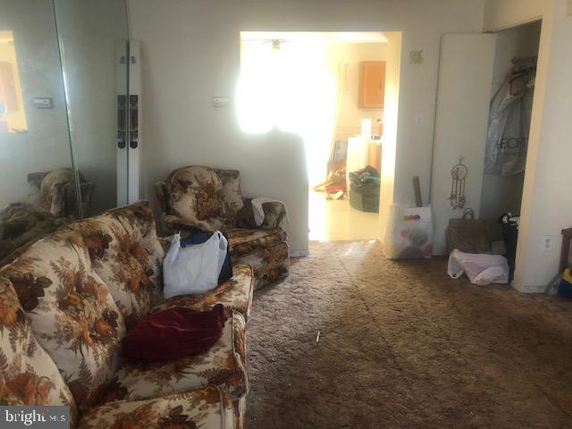 4033 Issacs Road Baltimore, MD 21220 - Photo 5 of 33 Living Room