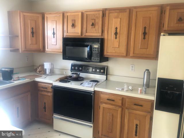 4033 Issacs Road Baltimore, MD 21220 - Photo 8 of 33 Kitchen