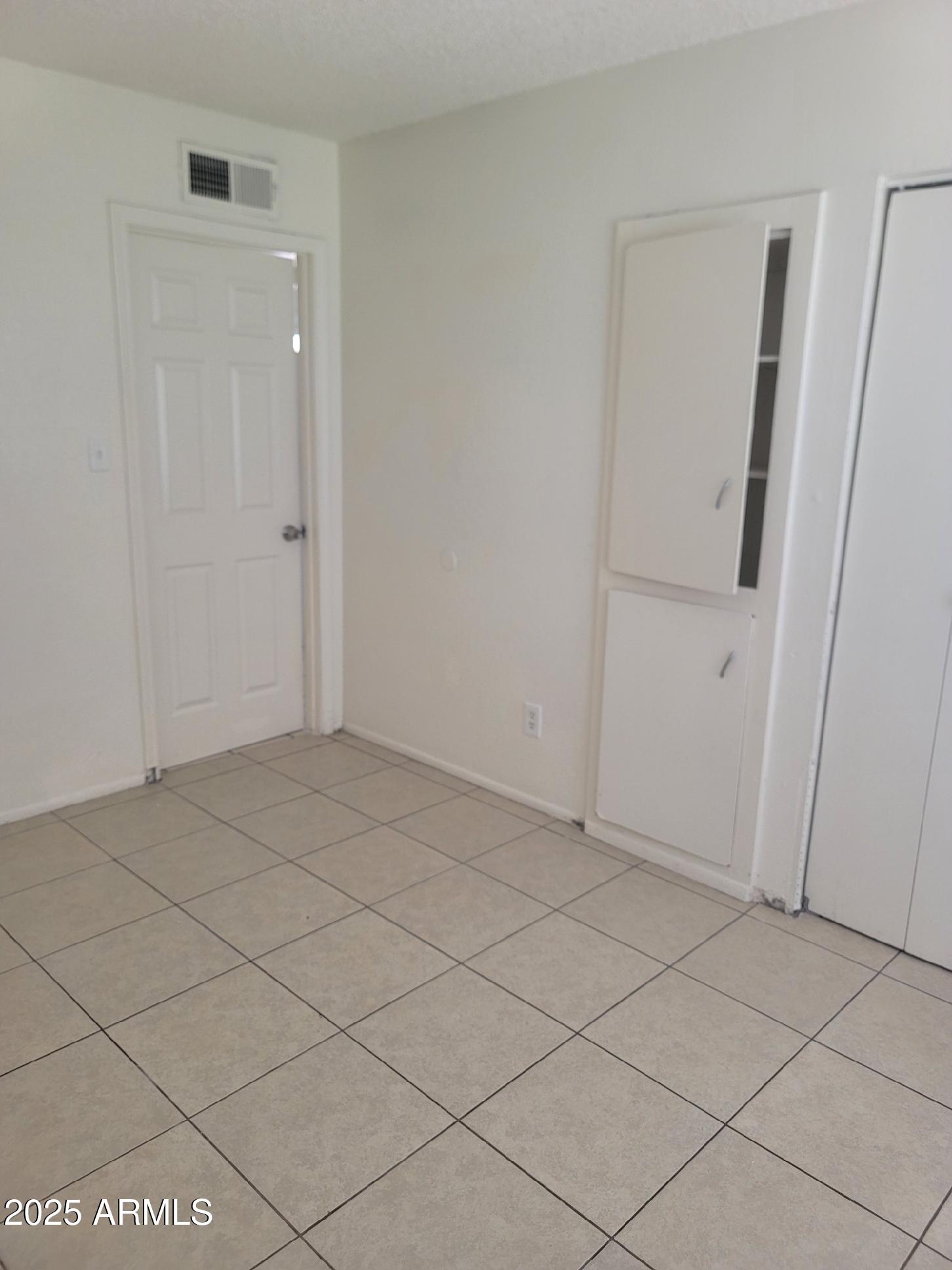 7109 West Wolf Street Phoenix, AZ 85033 - Photo 15 of 20 w3