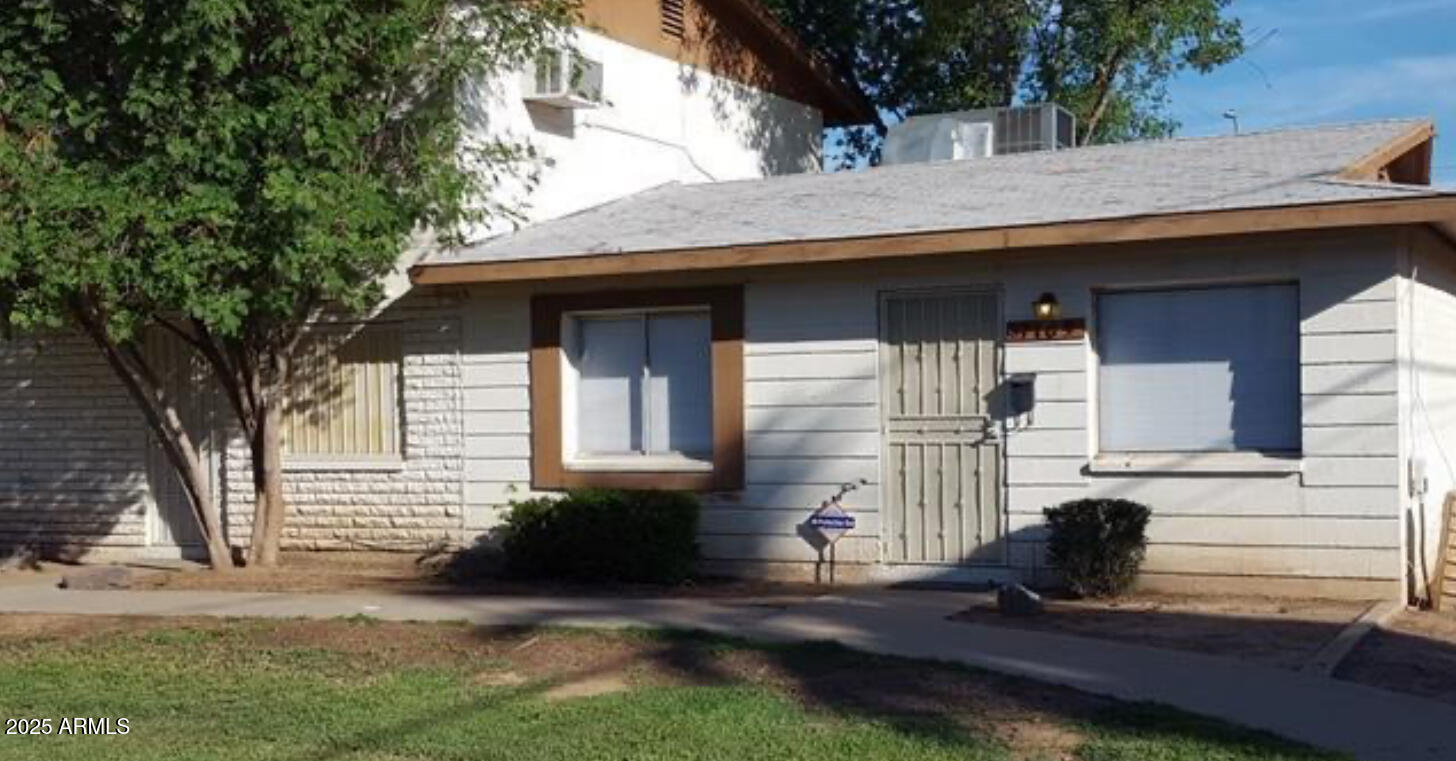 7109 West Wolf Street Phoenix, AZ 85033 - Photo 6 of 20 w1