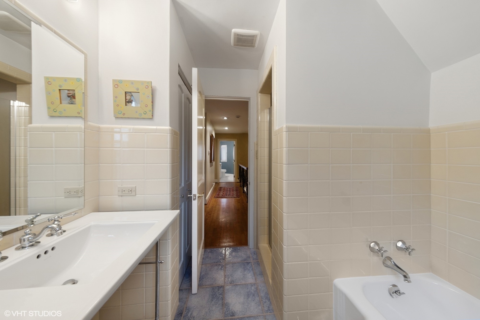 1435 Monroe Avenue River Forest, IL 60305 - Photo 23 of 38 a bathroom with a bathtub and a sink