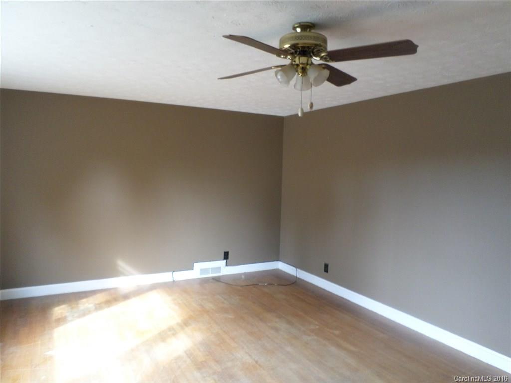 623 Higate Road Hendersonville, NC 28791 - Photo 4 of 21 Gallery Image 4