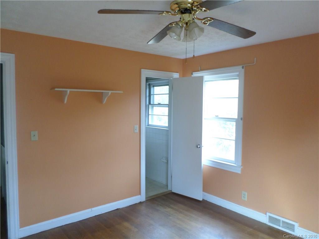 623 Higate Road Hendersonville, NC 28791 - Photo 8 of 21 Gallery Image 8