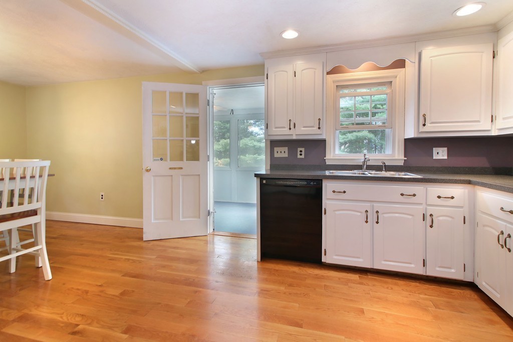 47 Marcia Road Wilmington, MA 01887 - Photo 4 of 24 Gallery Image 4