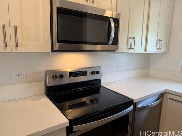 $2,700 | 521 Hahaione Street, Unit 217G, Honolulu, HI 96825