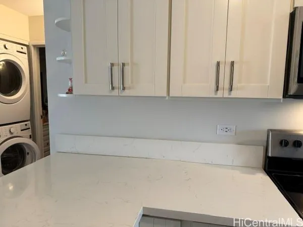 $2,700 | 521 Hahaione Street, Unit 217G, Honolulu, HI 96825