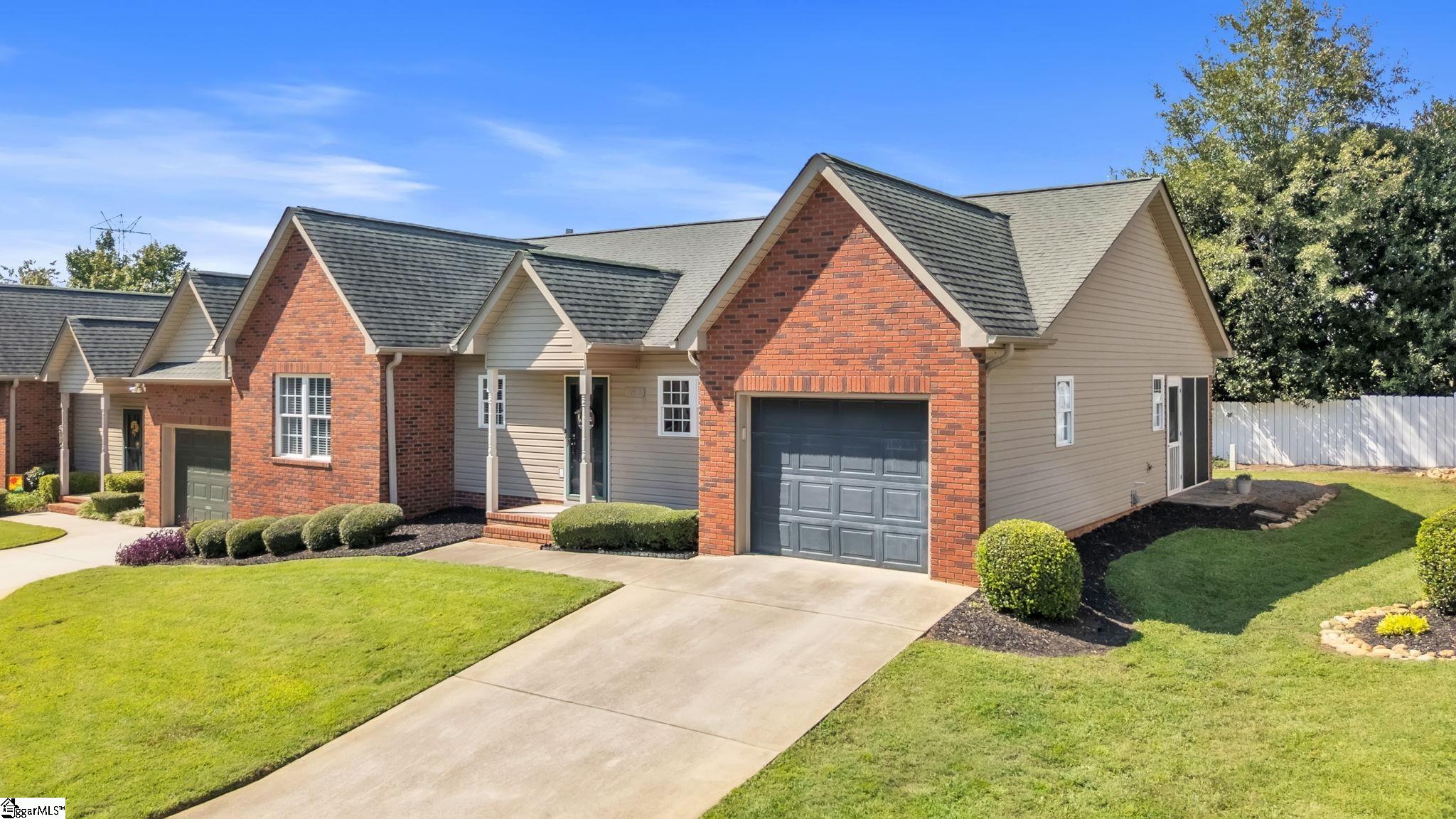 124 B Pinnacle Lane Easley, SC 29642 - Photo 3 of 32 Gallery Image 3