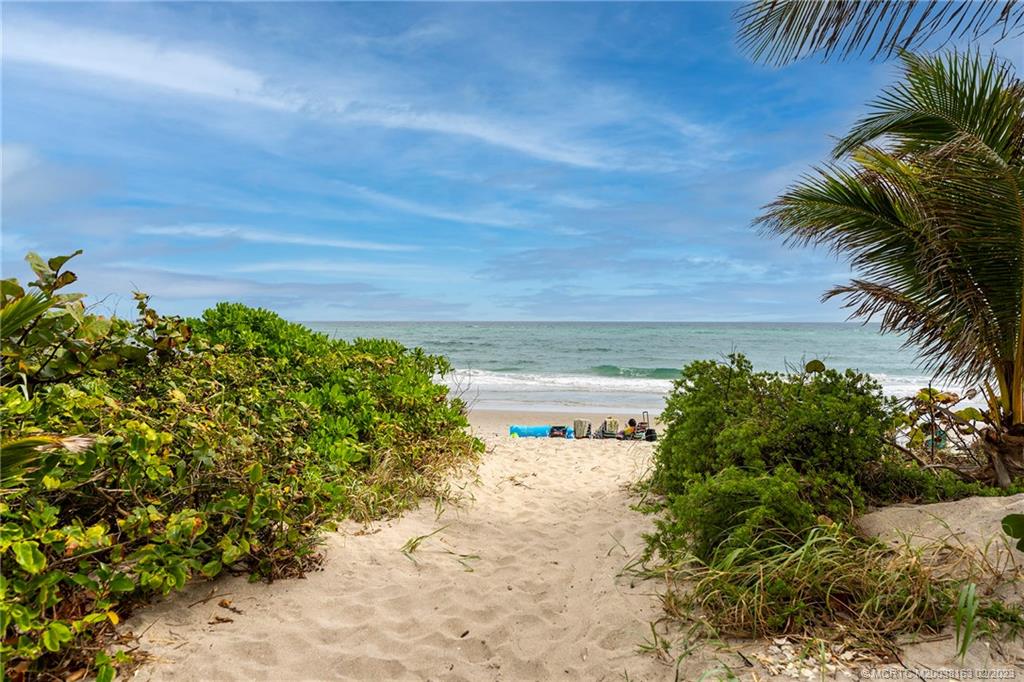 1180 South Ocean Boulevard, Unit 8B Boca Raton, FL 33432 - Photo 4 of 62 a view of a yard with plants and palm trees