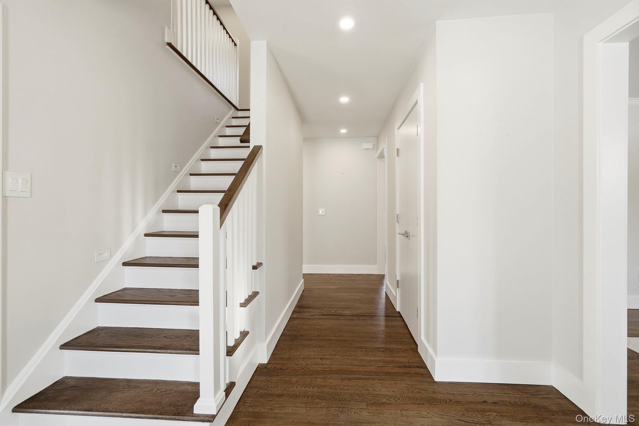 7 Rural Drive Scarsdale, NY 10583 - Photo 3 of 37