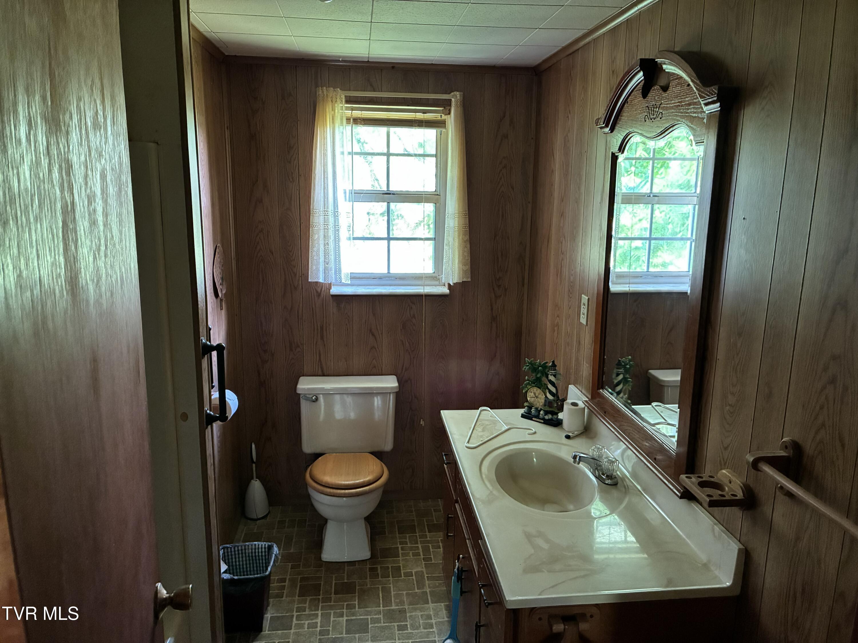 940 Middle Creek Road Afton, TN 37616 - Photo 68 of 80 apartment bathroom pic 2
