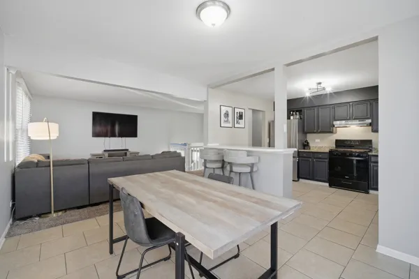 $450,000 | 766 Michigan Avenue, South Elgin, IL 60177