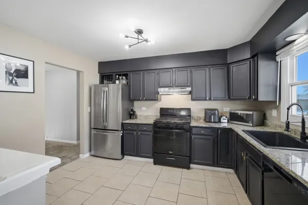 $450,000 | 766 Michigan Avenue, South Elgin, IL 60177