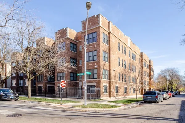 $975 | 6853 South Ridgeland Avenue, Unit 402, Chicago, IL 60649