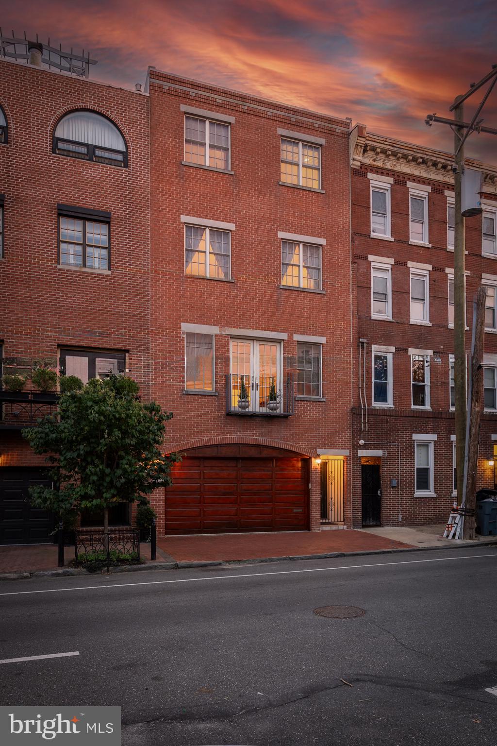 124 Bainbridge Street Philadelphia, PA 19147 - Photo 2 of 53 a front view of a building with a garden