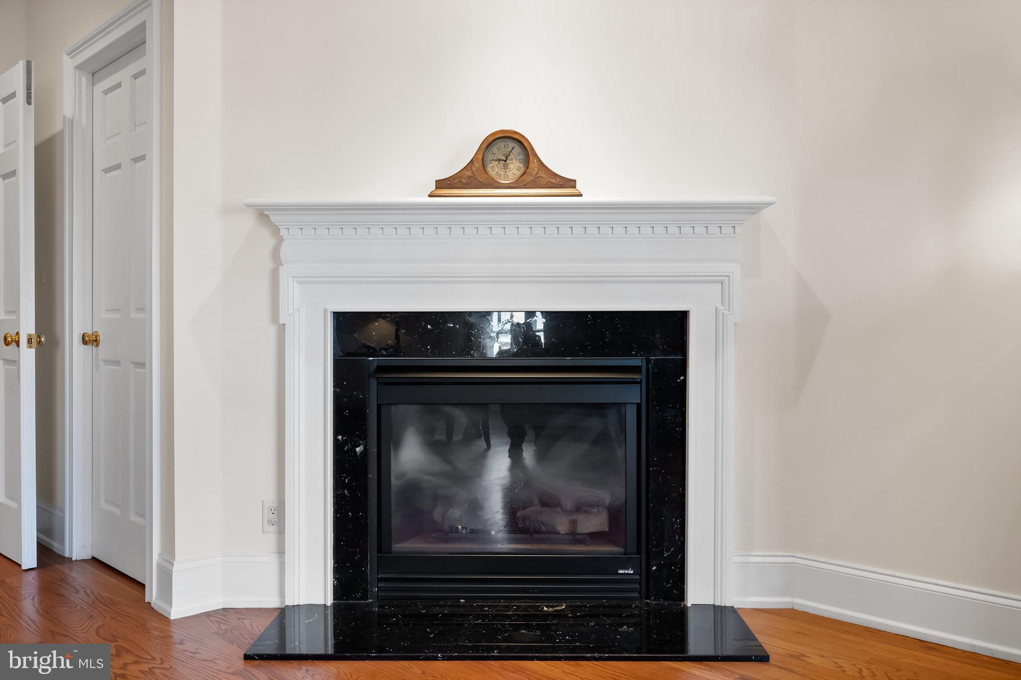 124 Bainbridge Street Philadelphia, PA 19147 - Photo 28 of 53 a living room with a fireplace