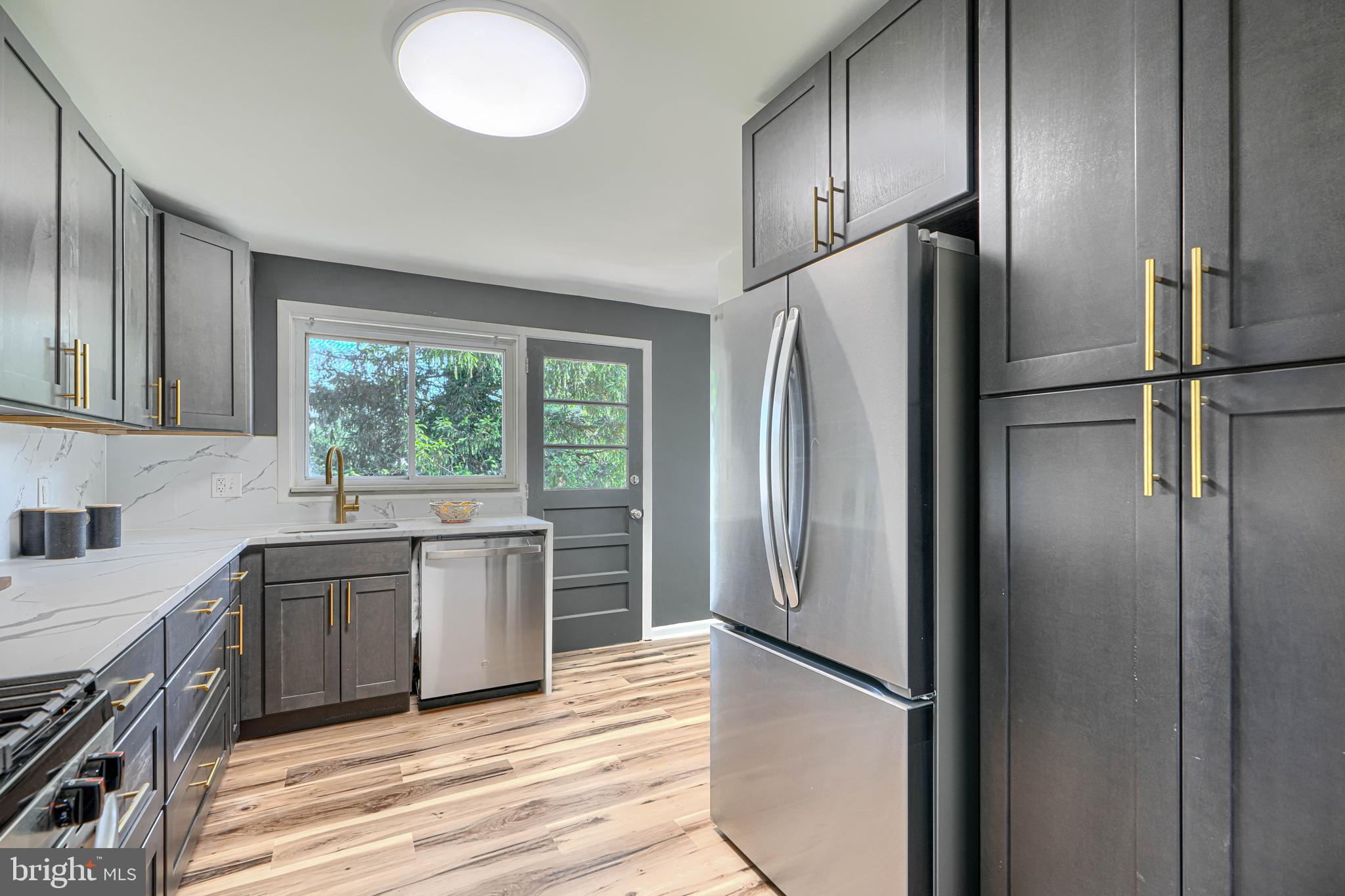 6821 Barnett Road Baltimore, MD 21239 - Photo 9 of 41