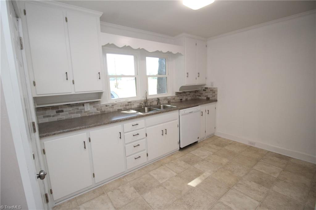 3065 Plantation Road Winston-Salem, NC 27105 - Photo 12 of 19 Gallery Image 12