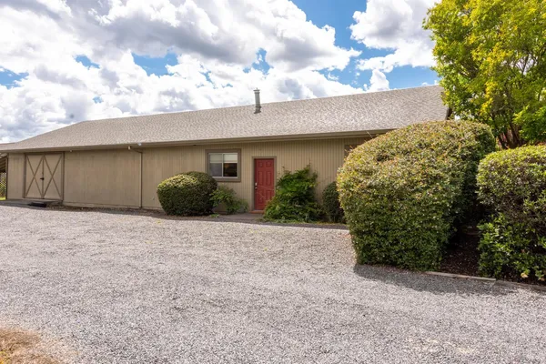 $1,699,000 | 1084 Red Tail Road, Healdsburg, CA 95448