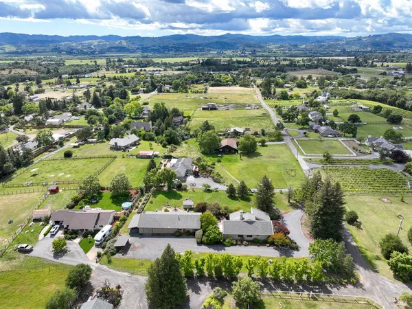 $1,699,000 | 1084 Red Tail Road, Healdsburg, CA 95448