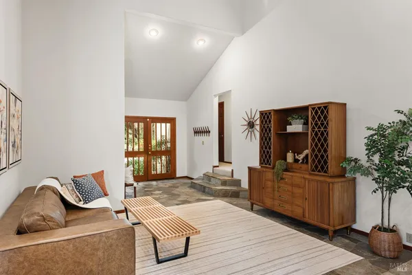 $1,699,000 | 1084 Red Tail Road, Healdsburg, CA 95448