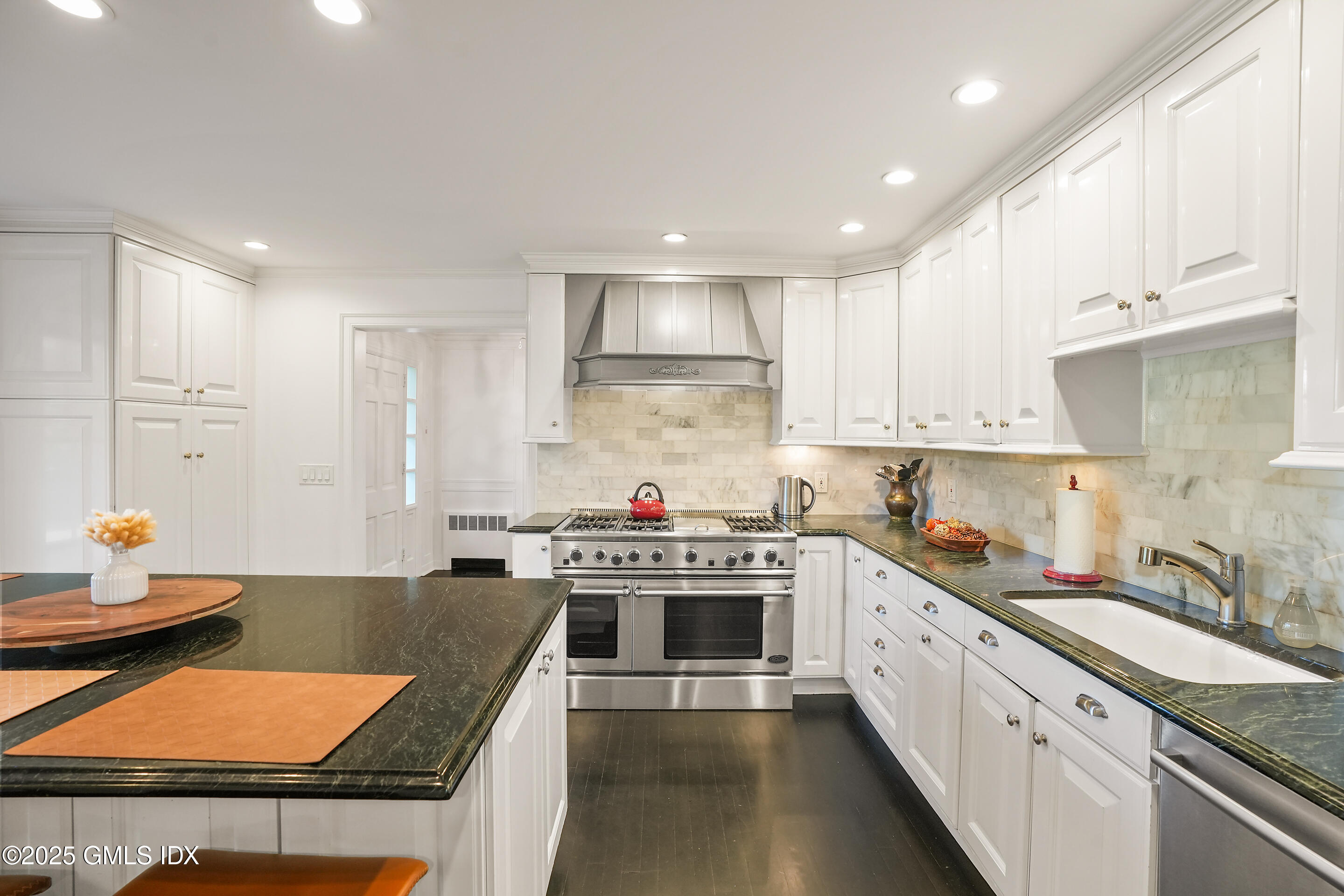 508 Round Hill Road Greenwich, CT 06831 - Photo 12 of 60 7IV02137_1