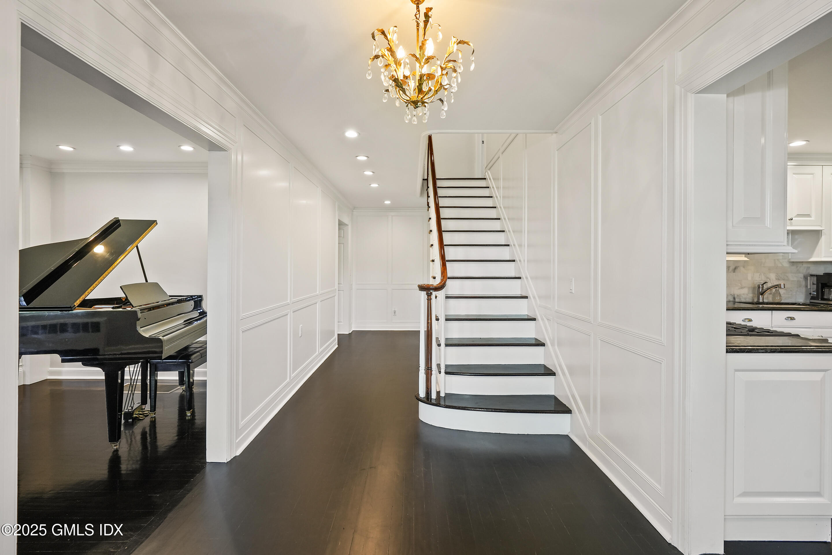 508 Round Hill Road Greenwich, CT 06831 - Photo 4 of 60 7IV02000_1