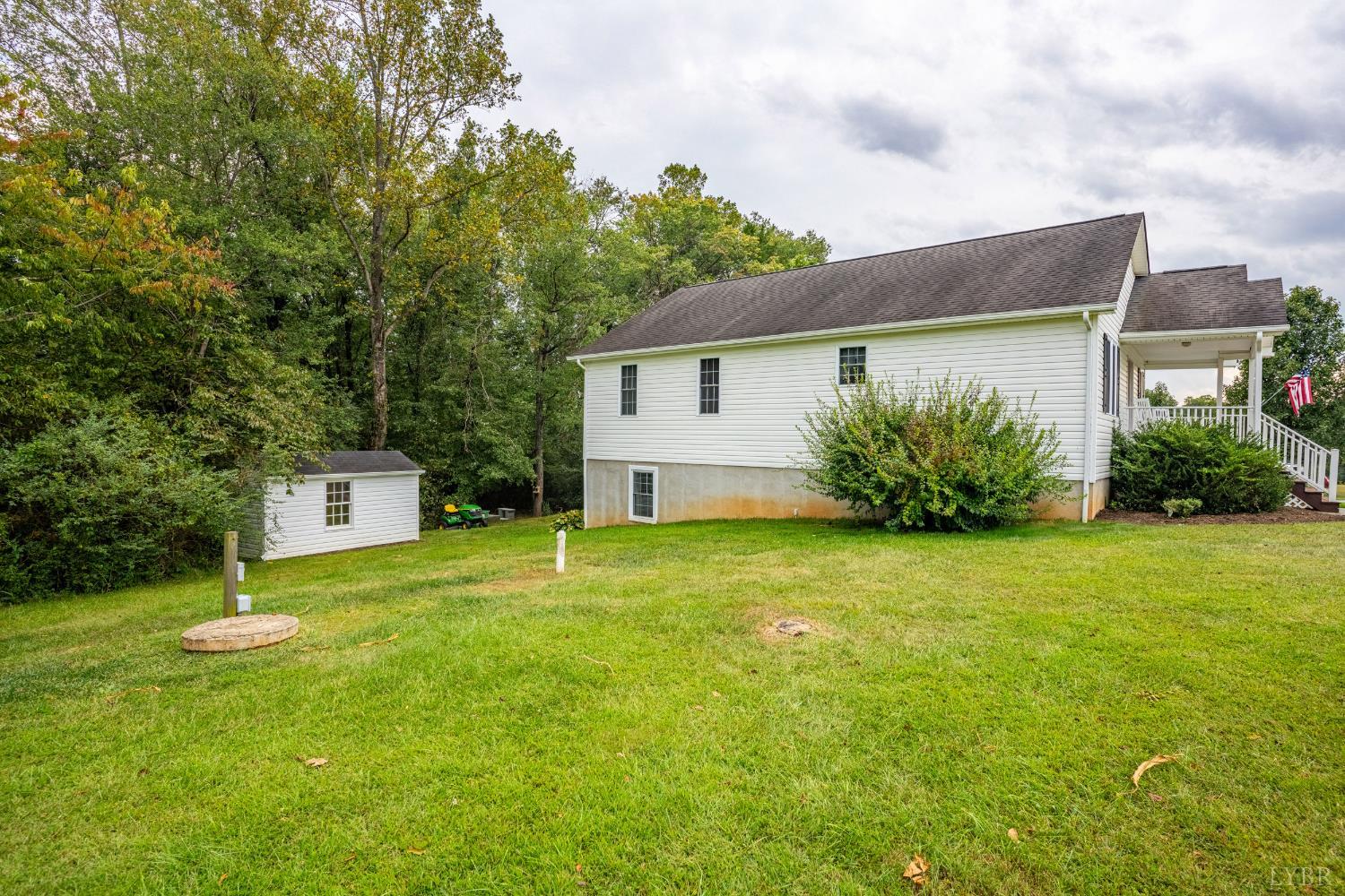 233 View Lane Concord, VA 24538 - Photo 32 of 45 a view of a house with backyard and garden