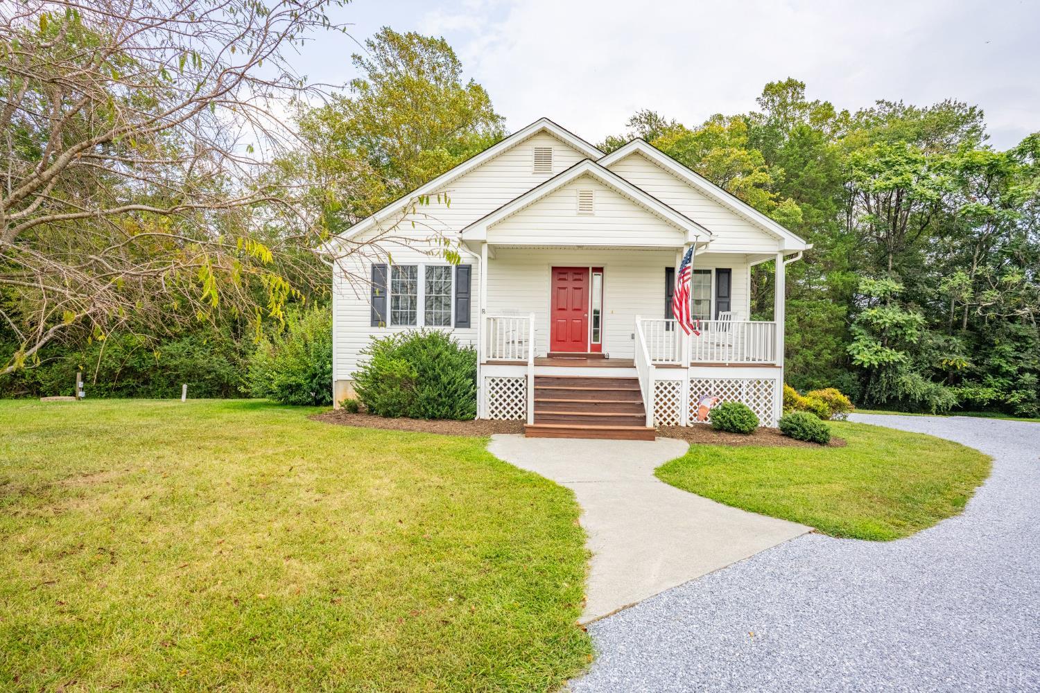 233 View Lane Concord, VA 24538 - Photo 36 of 45 a front view of a house with a yard