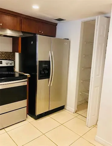 $2,350 | 555 Northeast 15th Street, Unit 25G, Miami, FL 33132
