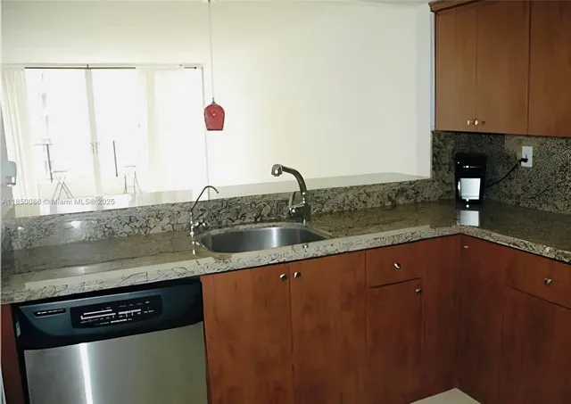 $2,350 | 555 Northeast 15th Street, Unit 25G, Miami, FL 33132